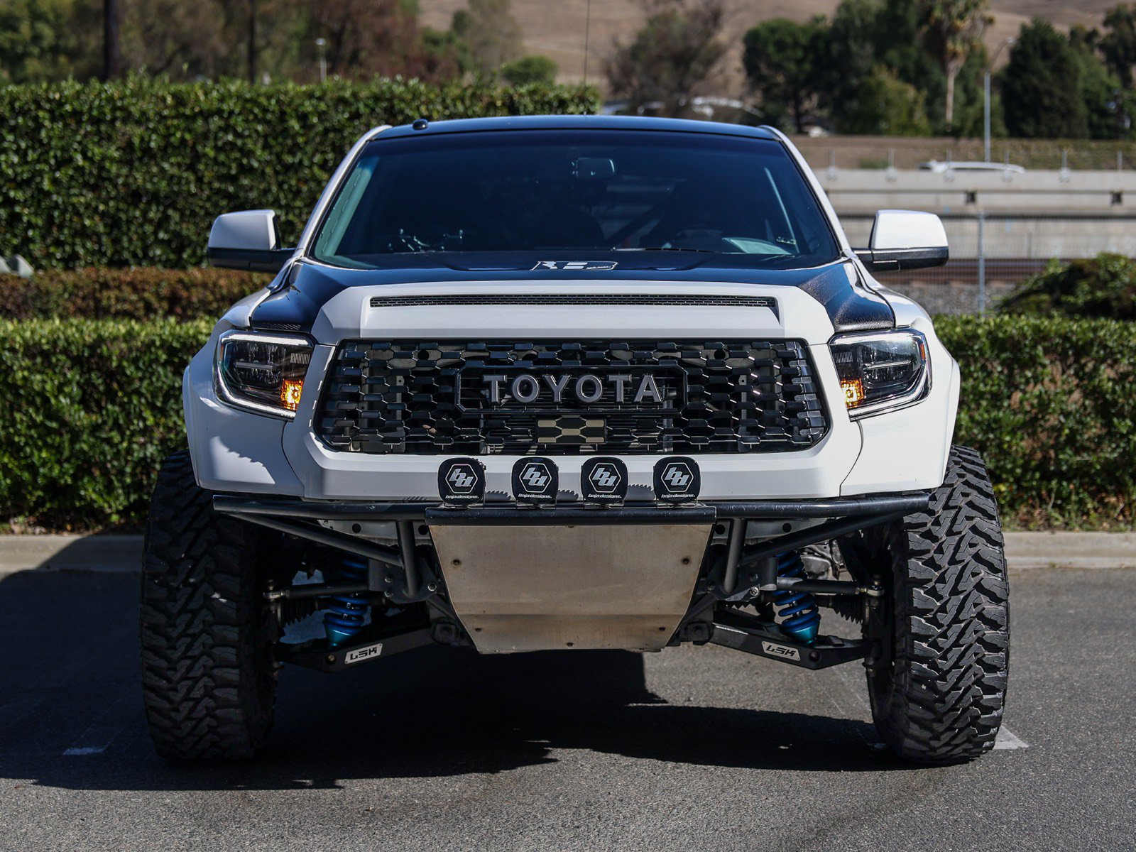 Used 2017 Toyota Tundra Limited w/ Limited Premium Package AWD/4WD image 2