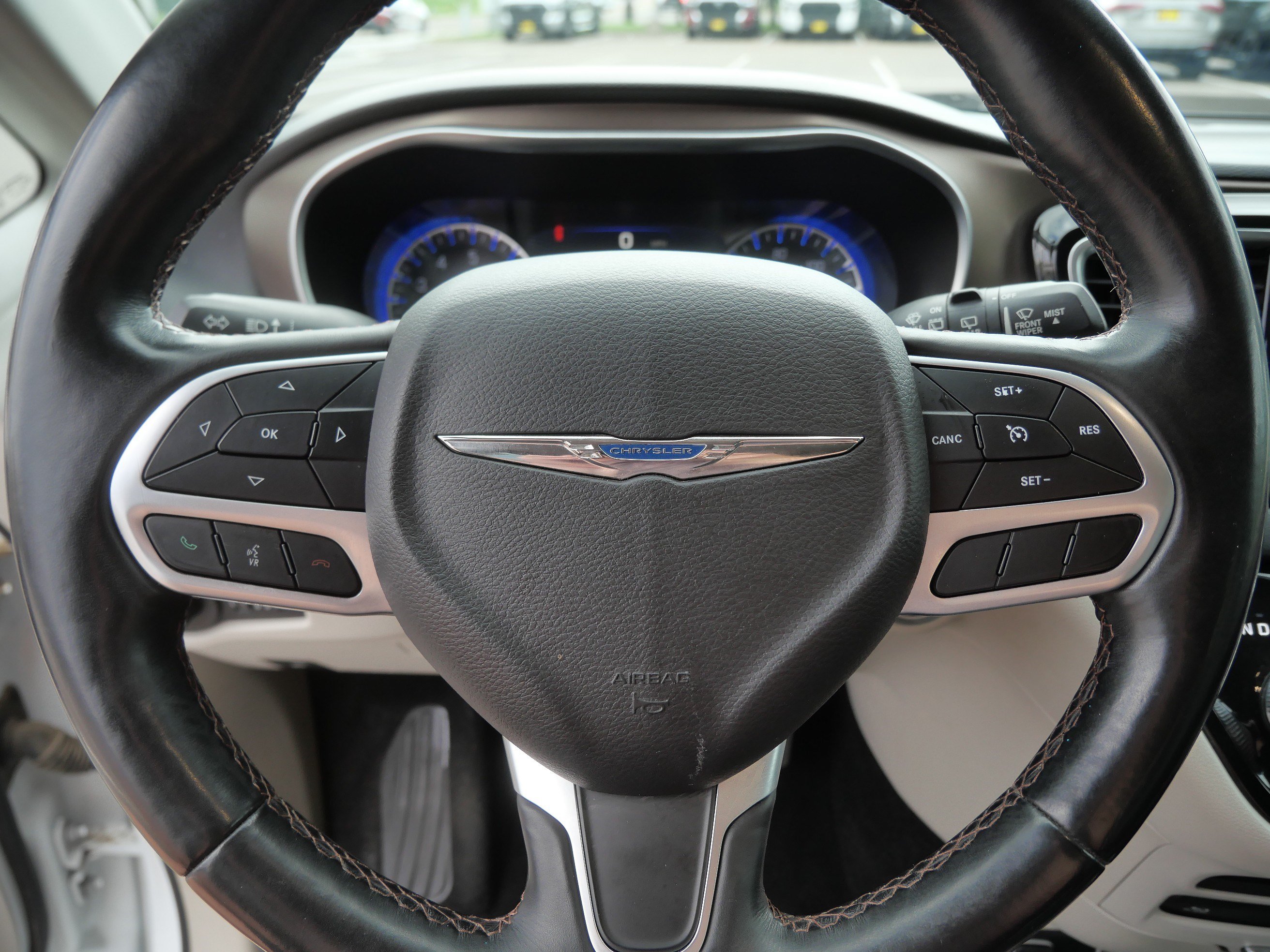 Used 2018 Chrysler Pacifica Touring-L Plus FWD image 26