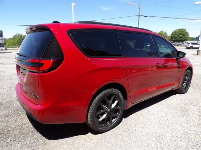 New 2026 Chrysler Pacifica Limited w/ Uconnect Theater Family Group AWD/4WD image 4