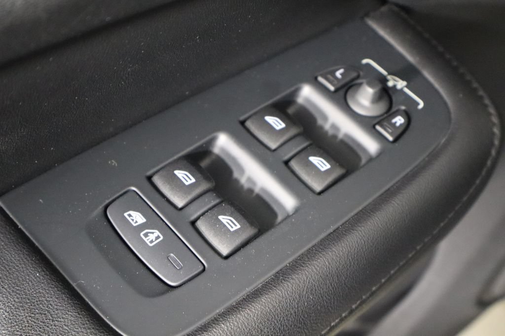 Used 2023 Volvo S60 T8 Plus AWD/4WD image 18