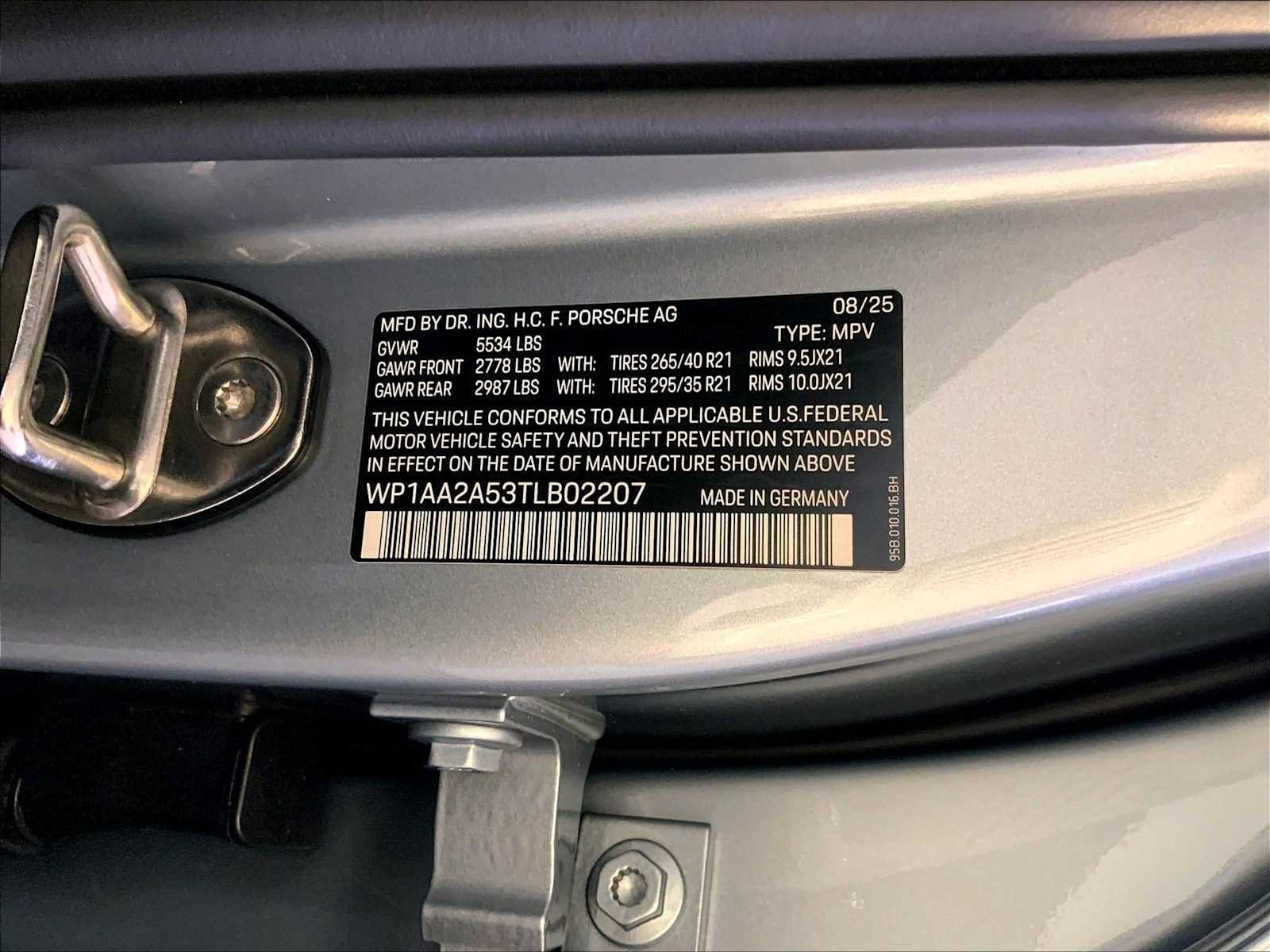 Certified 2026 Porsche Macan AWD/4WD image 36