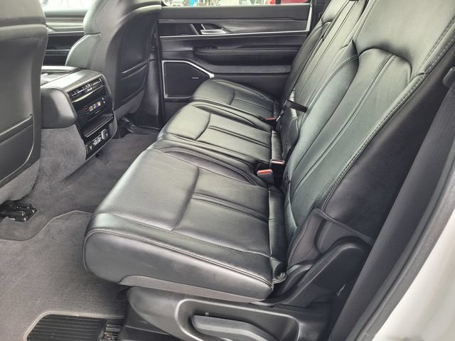 Certified 2023 Jeep Wagoneer L Series II AWD/4WD image 17