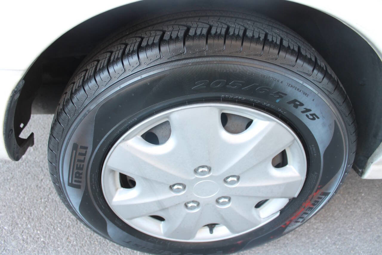 Used 2001 Toyota Camry LE FWD image 11