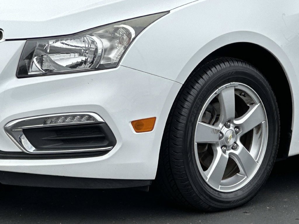 Used 2016 Chevrolet Cruze LT FWD image 8