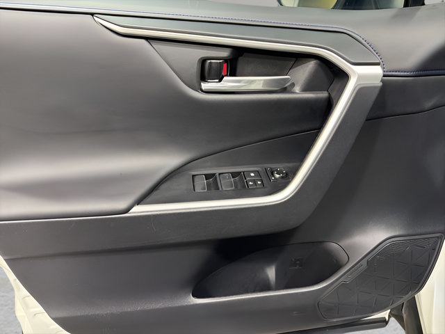 Used 2021 Toyota RAV4 XSE AWD/4WD image 9
