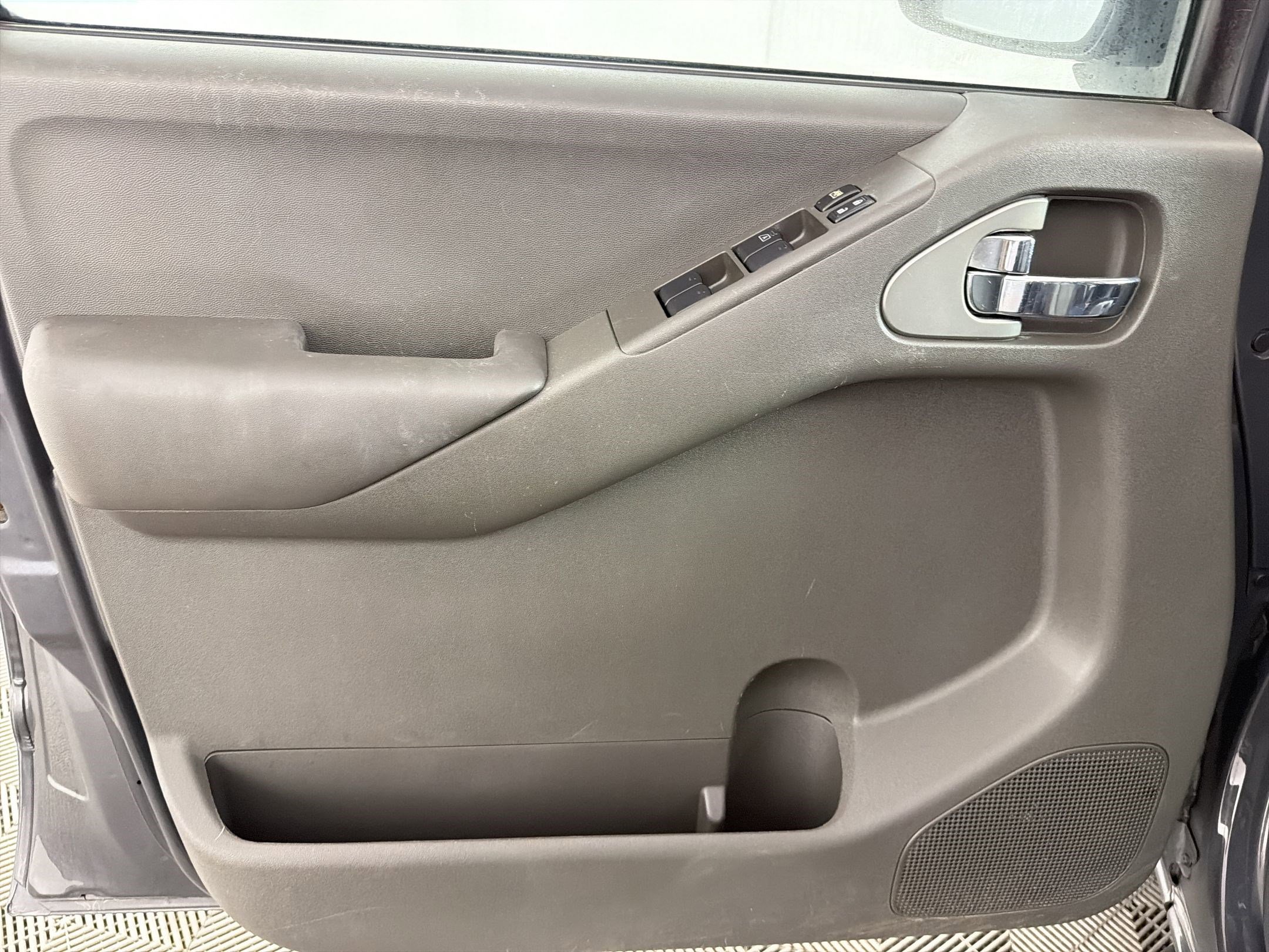 Used 2014 Nissan Frontier PRO-4X AWD/4WD image 13