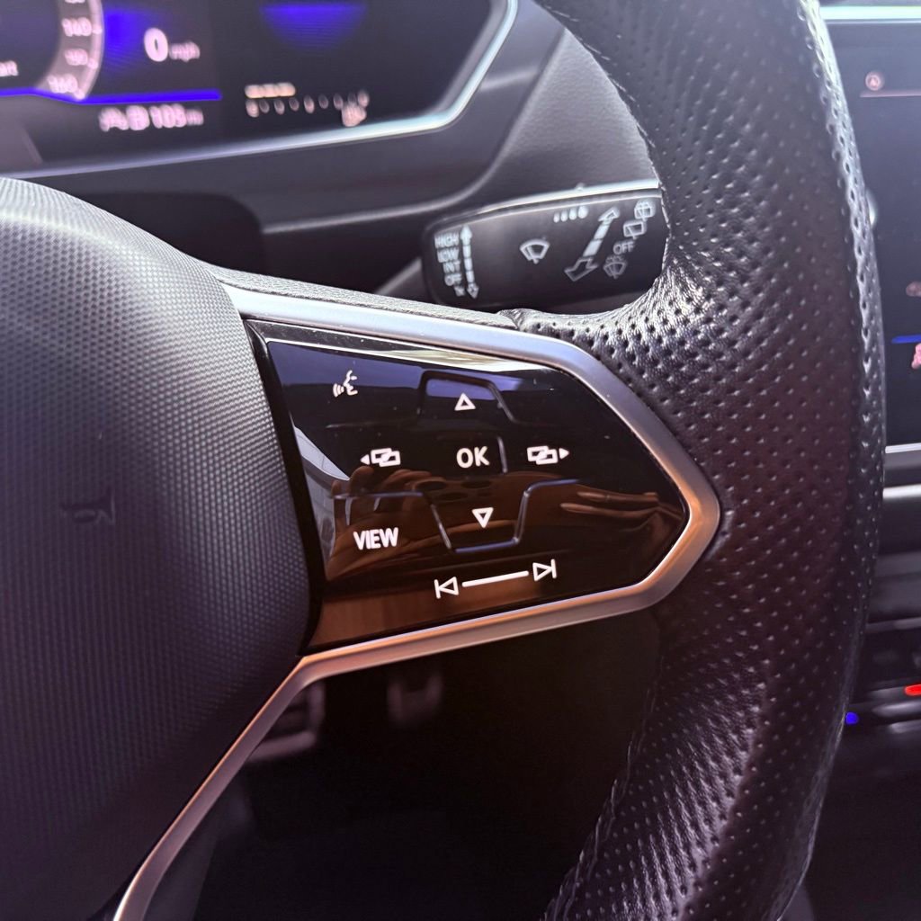 Used 2022 Volkswagen Tiguan SE R-Line image 16