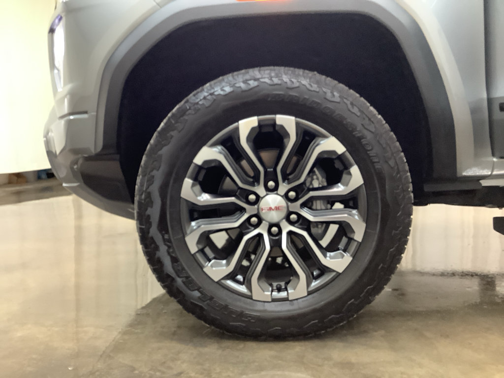 Used 2025 GMC Canyon Denali AWD/4WD image 24