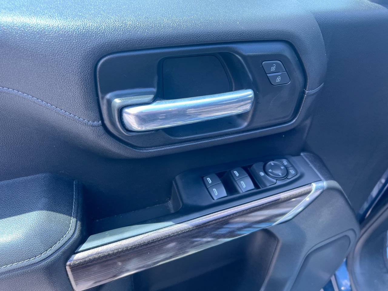 Used 2023 Chevrolet Silverado 2500 LT AWD/4WD image 9