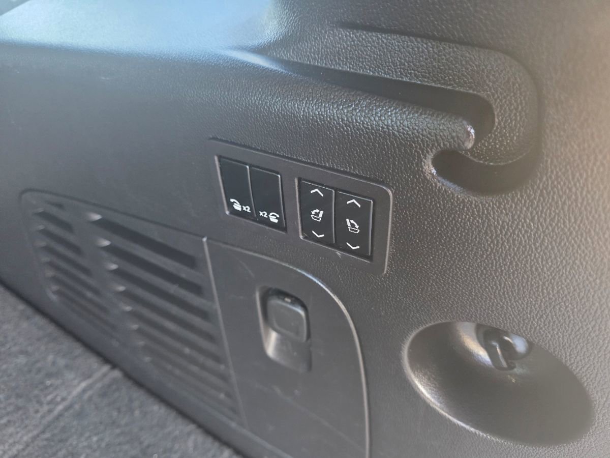 Used 2018 GMC Yukon XL Denali image 34