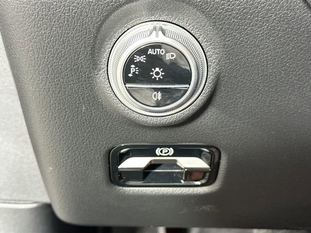 Used 2025 Mercedes-Benz C 300 4MATIC Sedan image 23