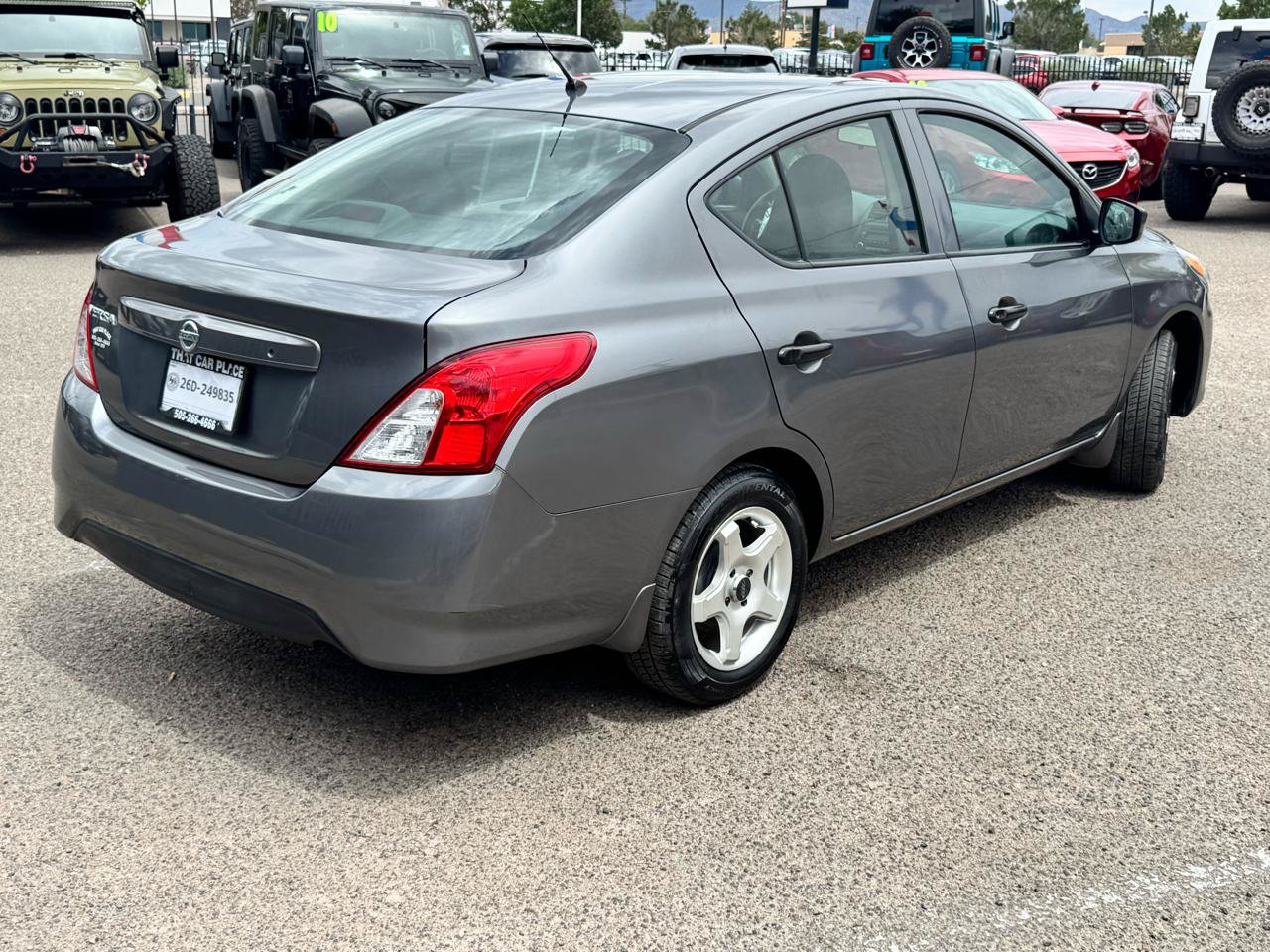 Used 2017 Nissan Versa S FWD image 8