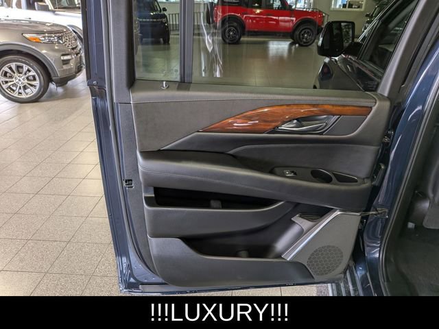 Used 2019 Cadillac Escalade ESV Luxury image 22