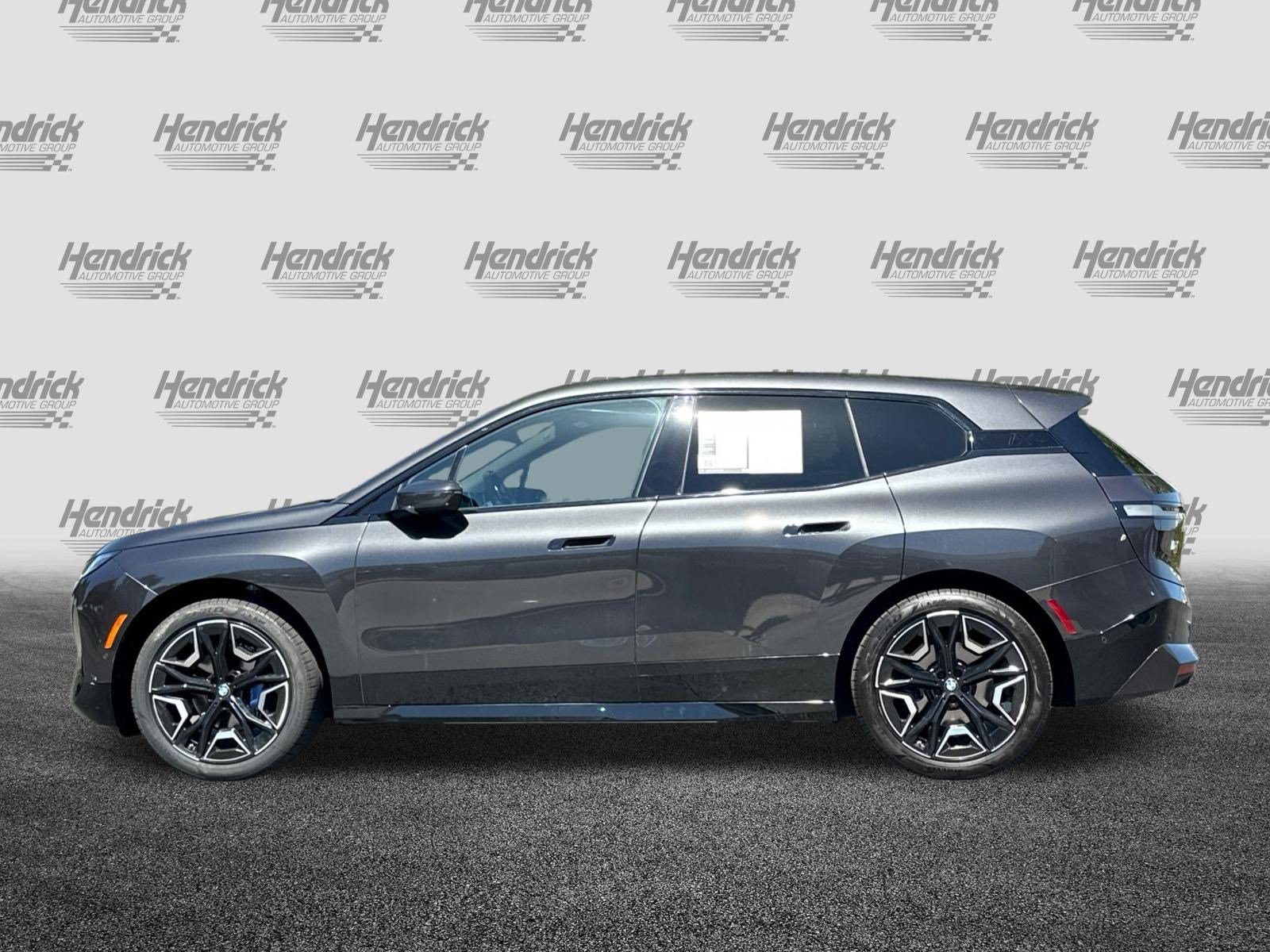Used 2024 BMW iX xDrive50 w/ Premium Package AWD/4WD image 8