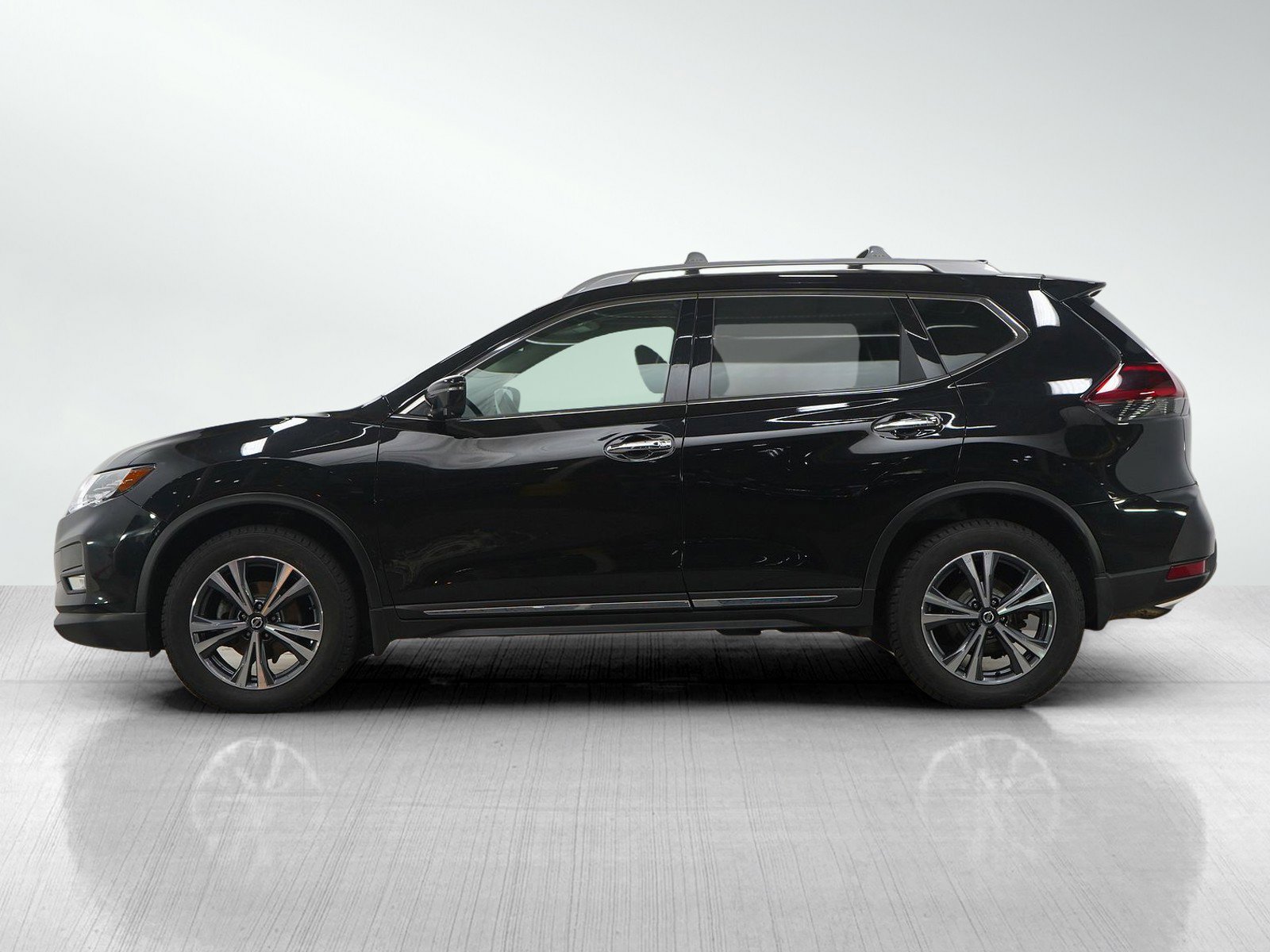 Used 2018 Nissan Rogue SL w/ Premium Package image 2
