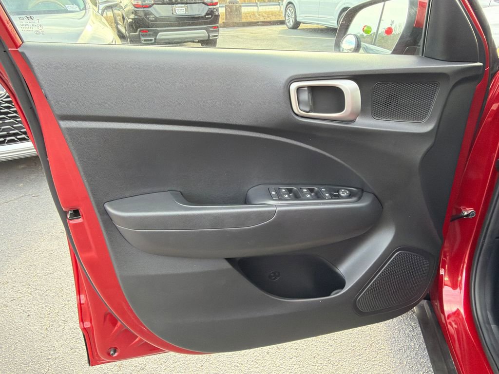 Used 2024 Hyundai Venue SE image 10