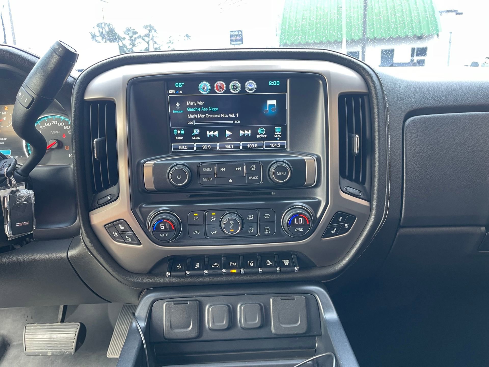 Used 2018 GMC Sierra 2500 Denali w/ Duramax Plus Package AWD/4WD image 16