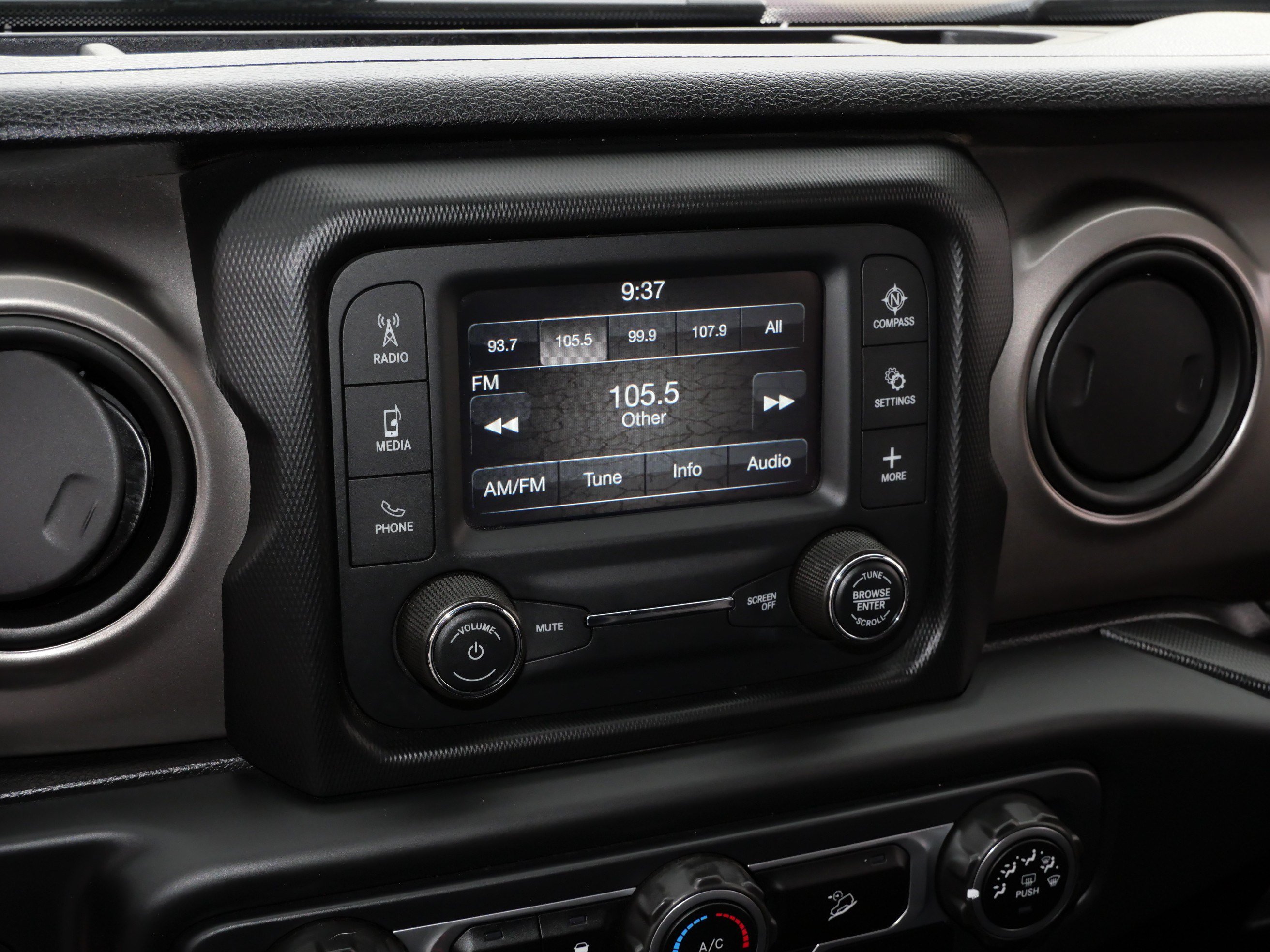 Used 2018 Jeep Wrangler Unlimited Sport AWD/4WD image 22