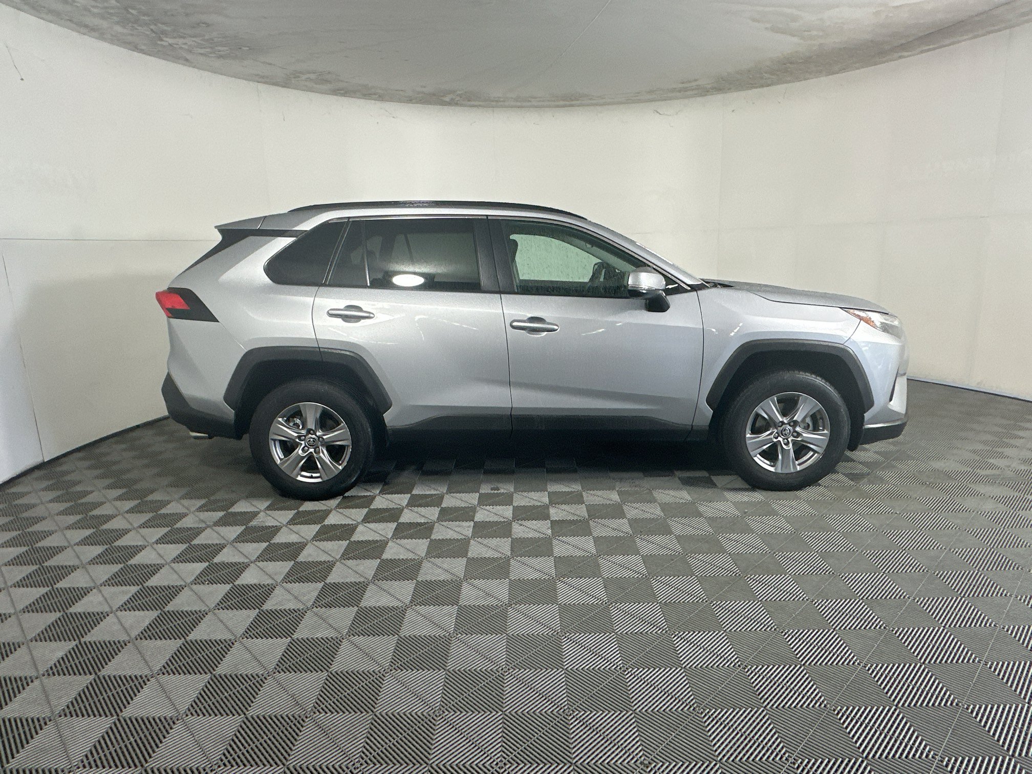 Used 2024 Toyota RAV4 XLE FWD image 2