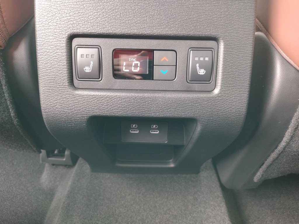 New 2025 Mitsubishi Outlander SEL image 25