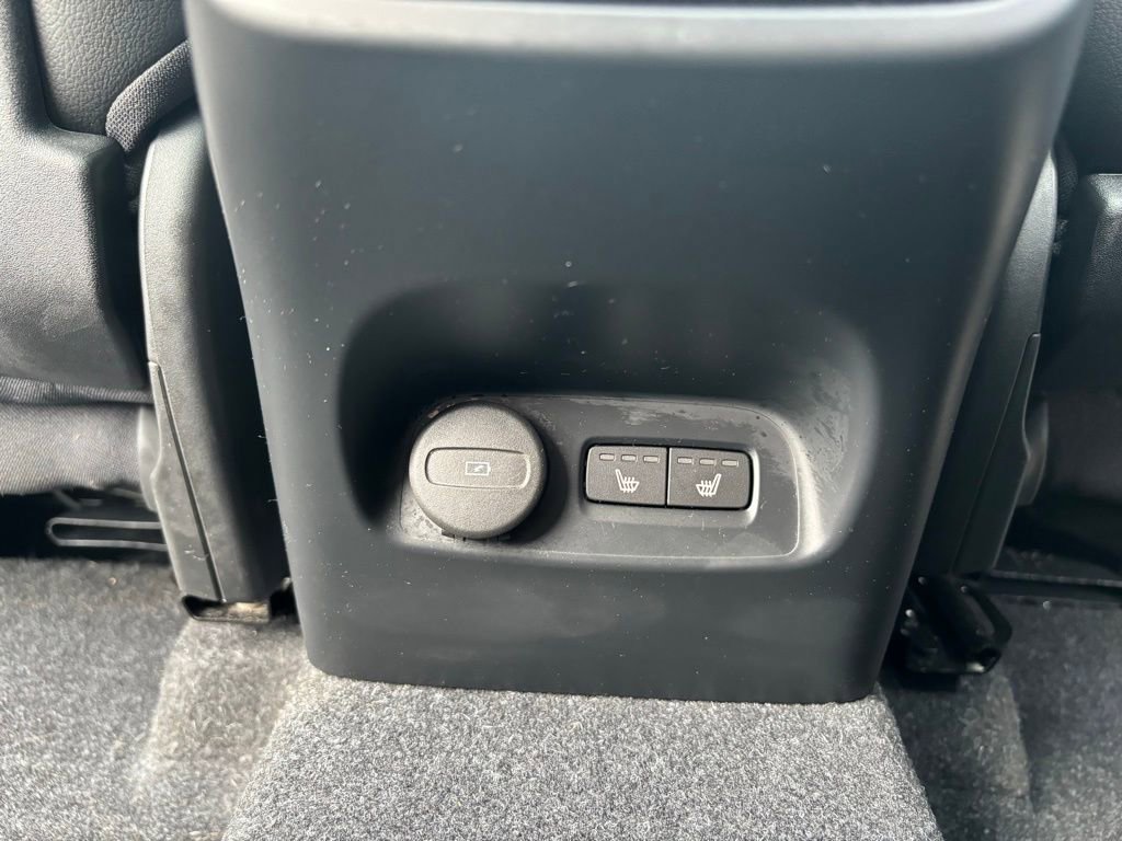 Used 2024 Volvo XC40 B5 Core image 21