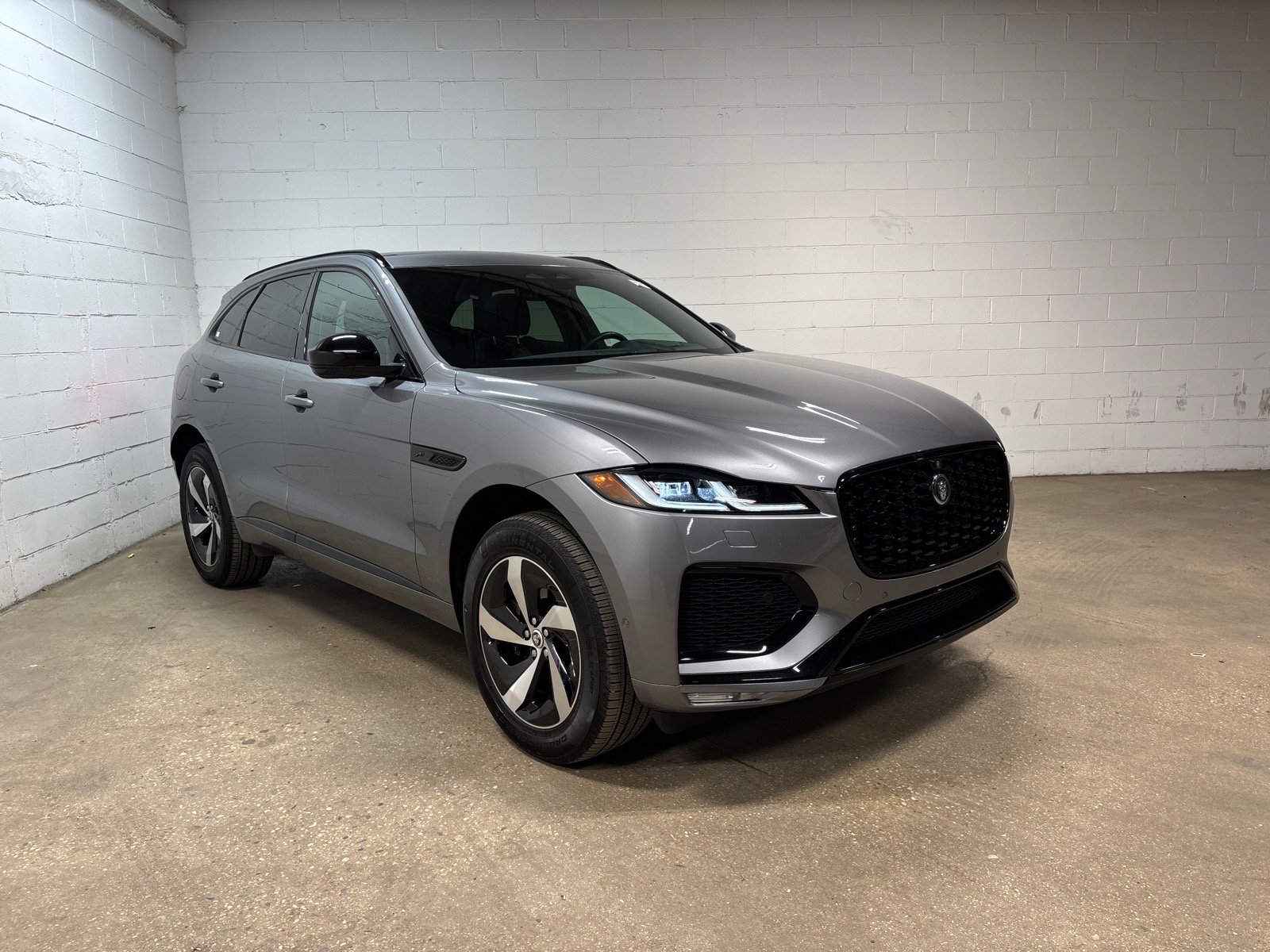 New 2026 Jaguar F-PACE R-Dynamic S AWD/4WD image 4