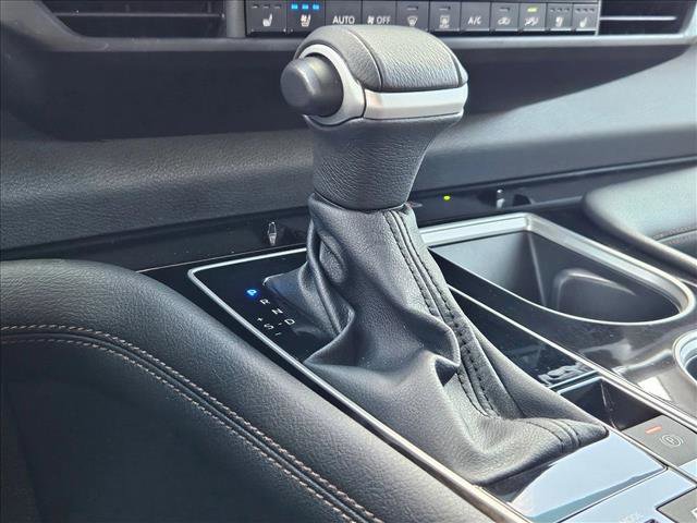 Used 2025 Toyota Sienna Limited image 12