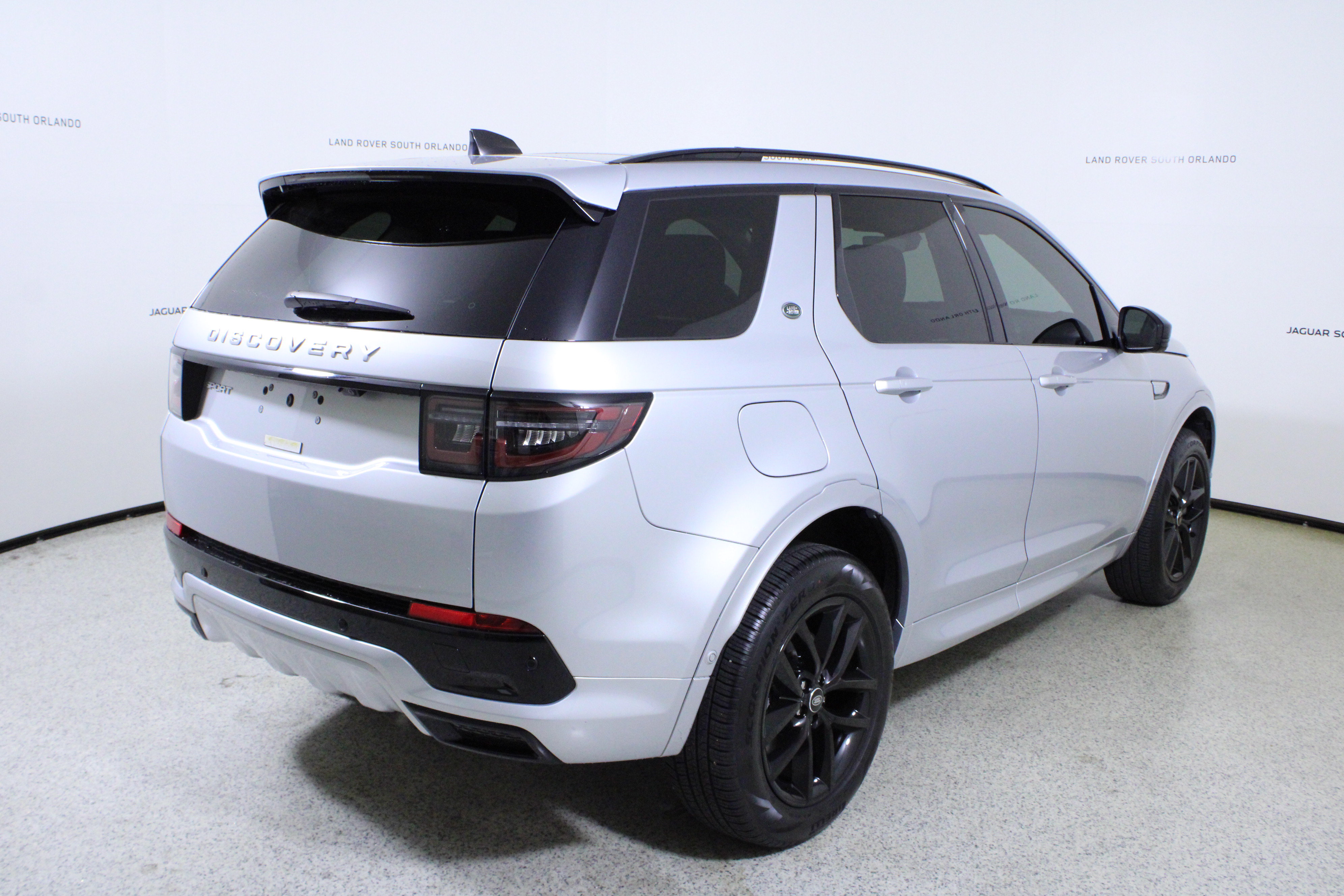 Used 2025 Land Rover Discovery Sport S image 7