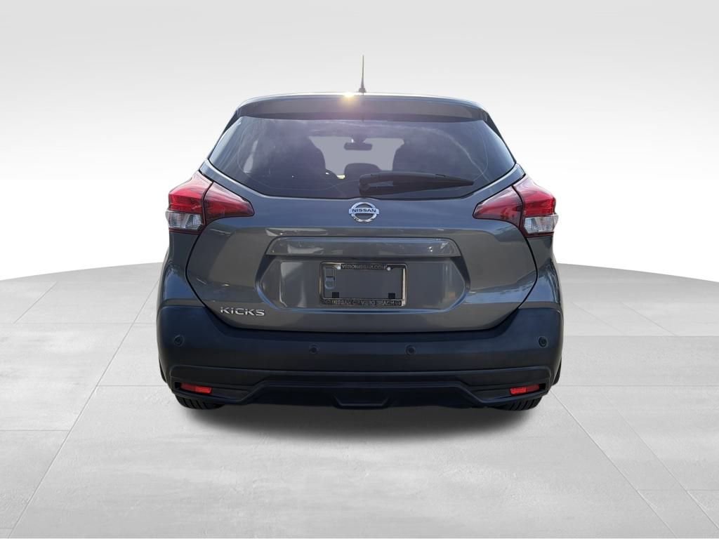 Used 2020 Nissan Kicks S image 6