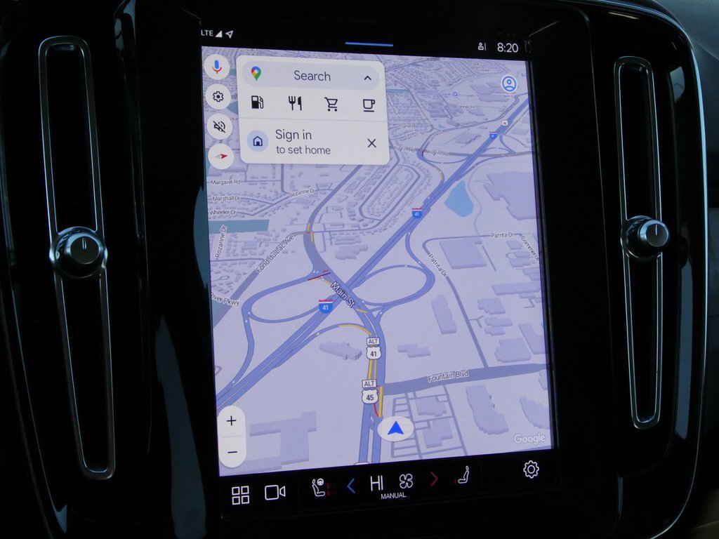 Used 2024 Volvo XC40 B5 Plus image 16