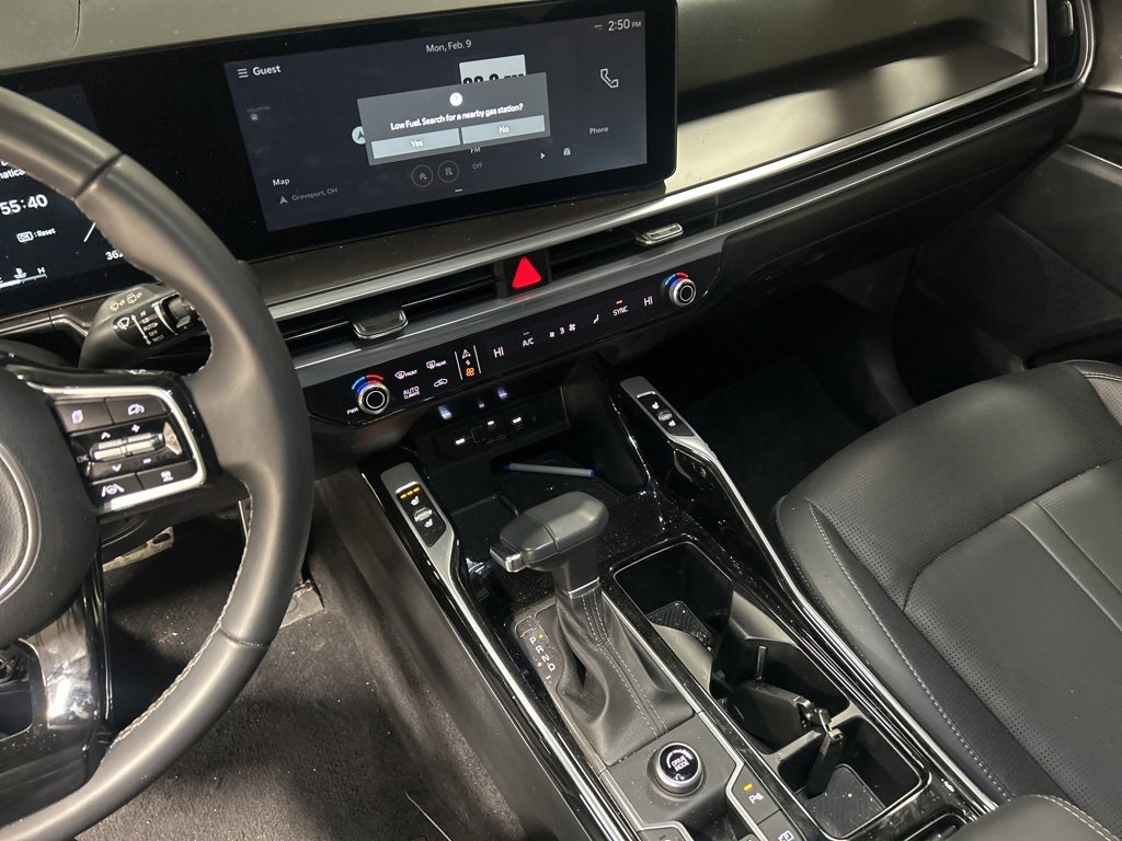 Used 2025 Kia Sorento SX image 4