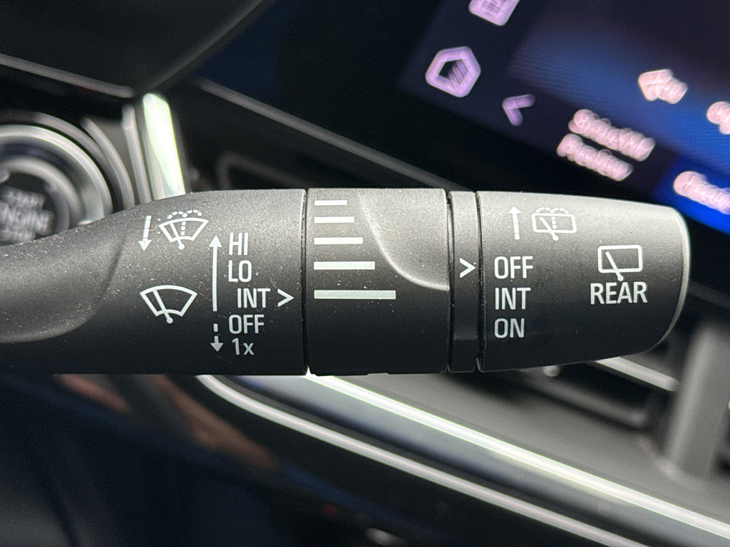 Used 2025 Chevrolet Trax RS w/ Sunroof Package image 26
