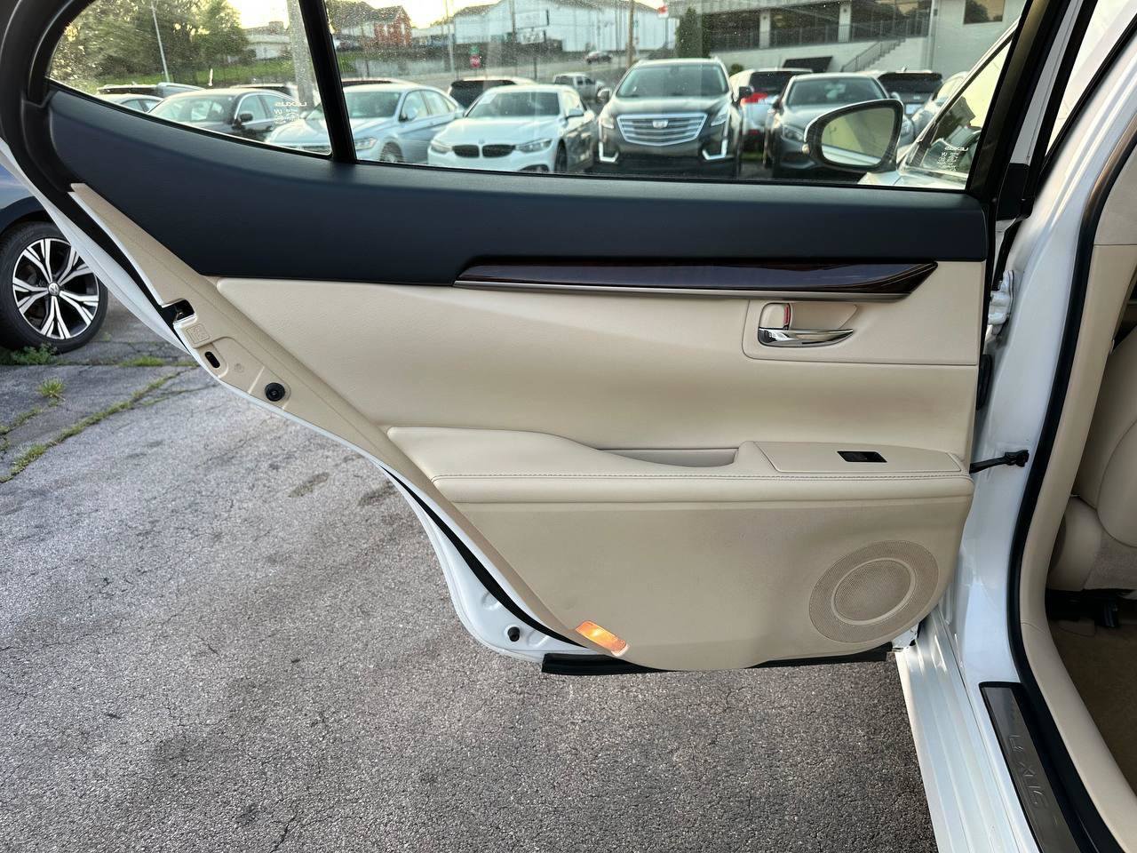 Used 2013 Lexus ES 350 w/ Luxury Pkg FWD image 24