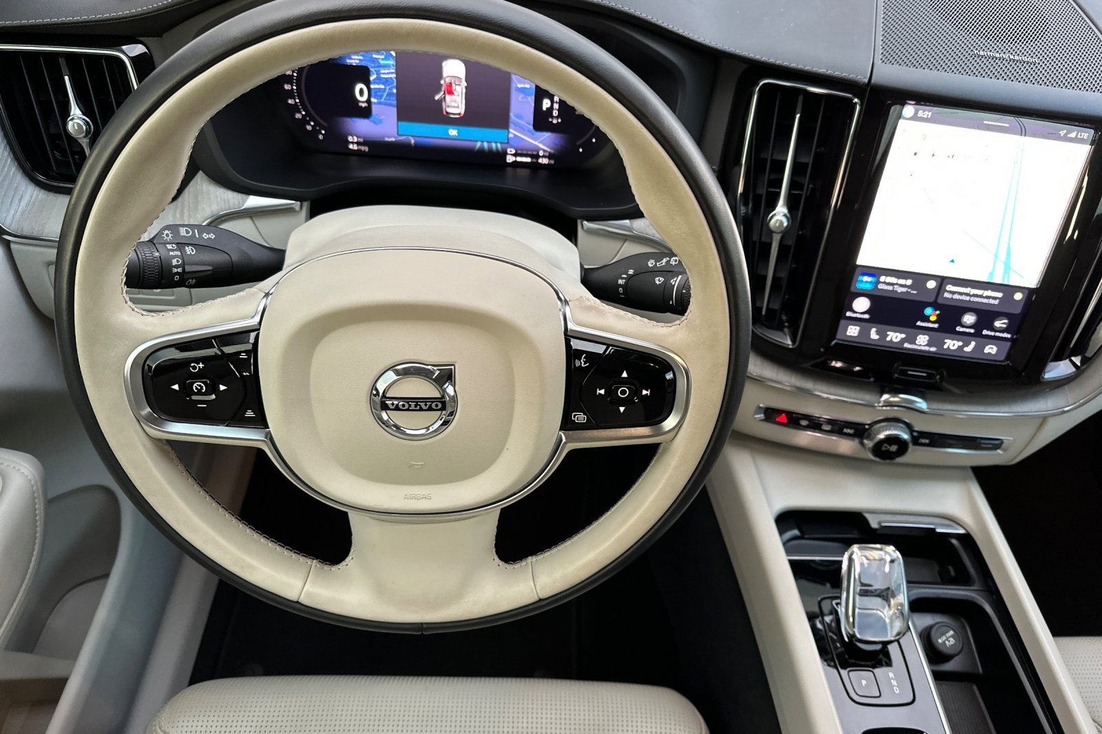 Used 2023 Volvo XC60 T8 Ultimate image 14