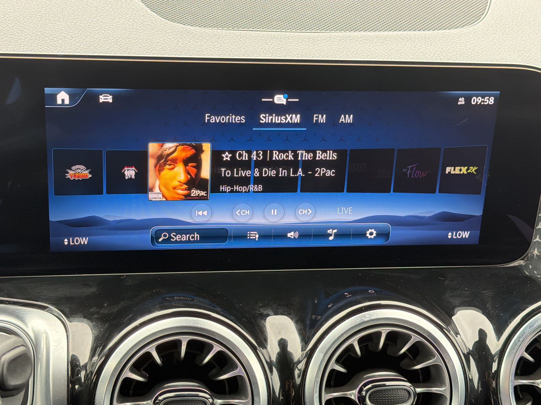 Used 2025 Mercedes-Benz GLB 250 4MATIC image 19