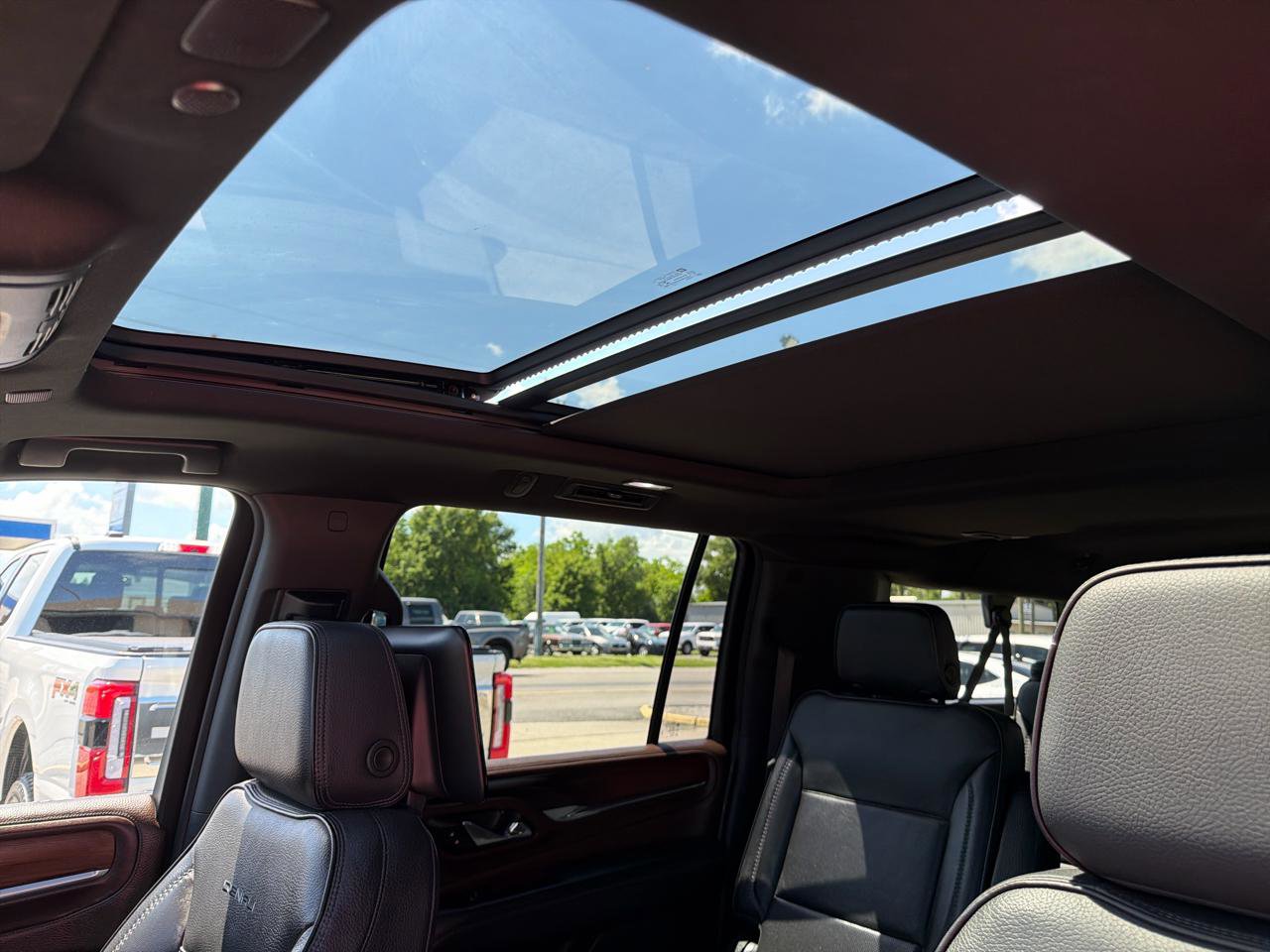 Used 2021 GMC Yukon XL Denali w/ Denali Premium Package image 20
