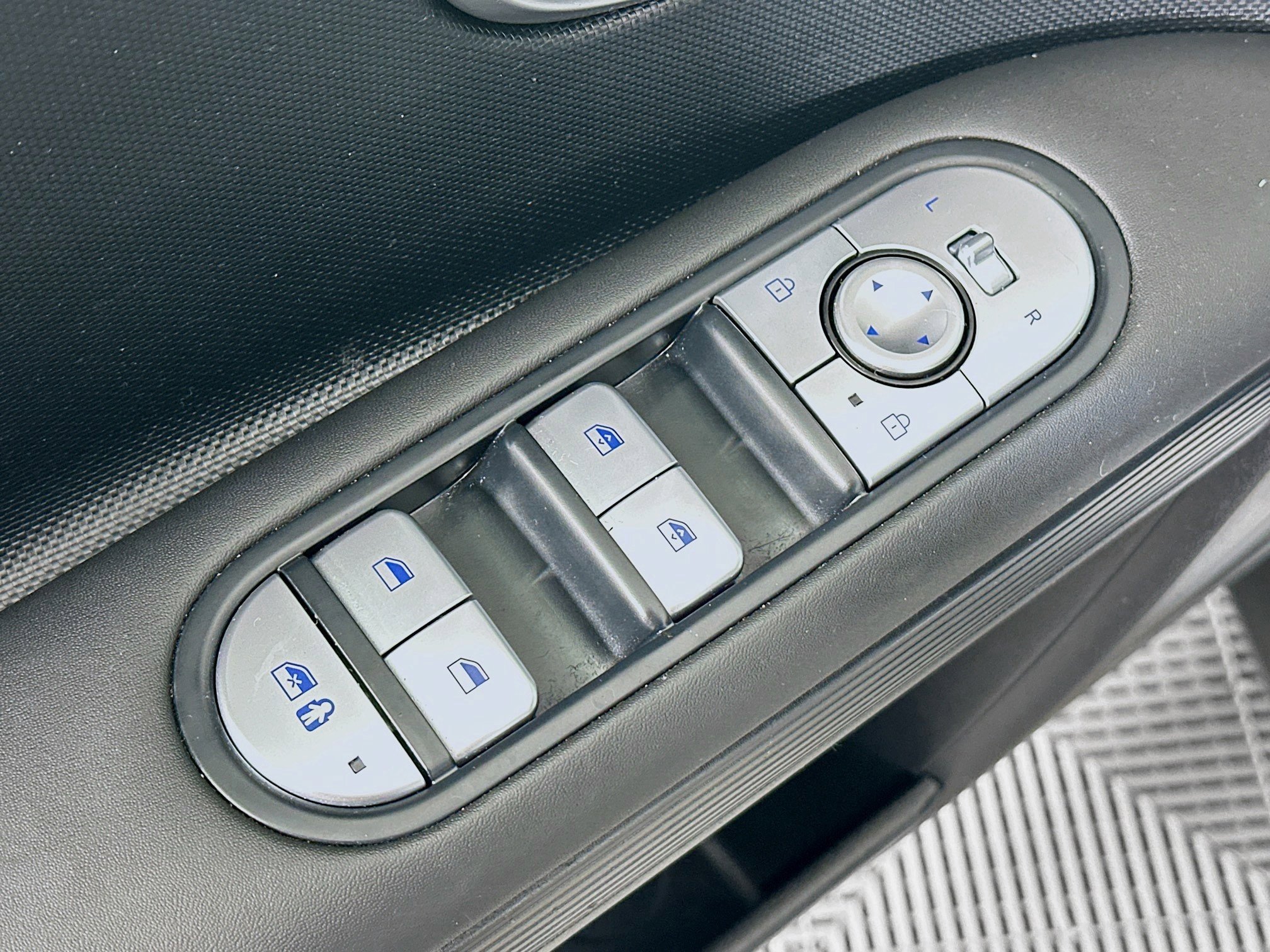 Used 2024 Hyundai Ioniq 5 SEL image 15