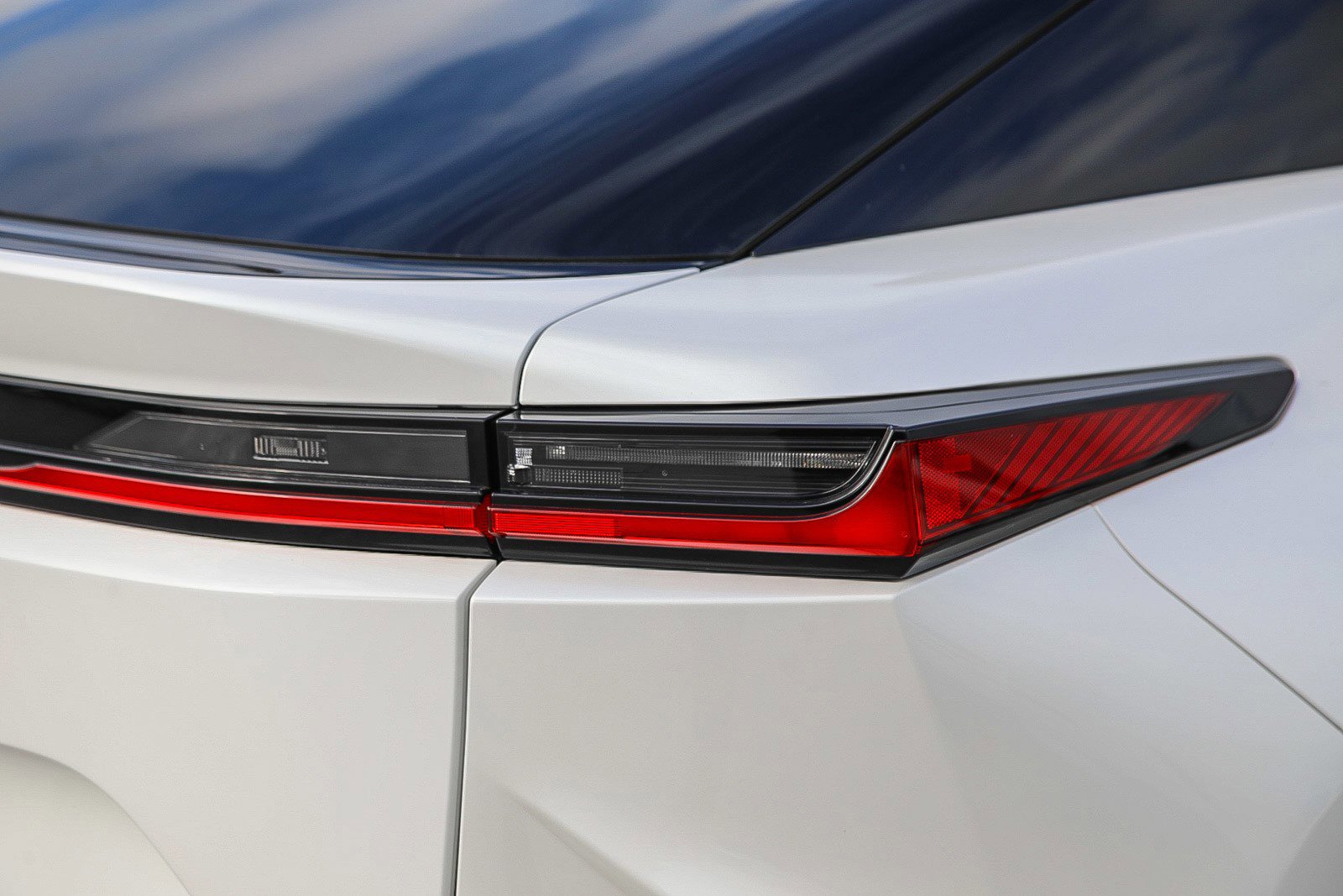 Used 2023 Lexus RZ 450e Premium image 9