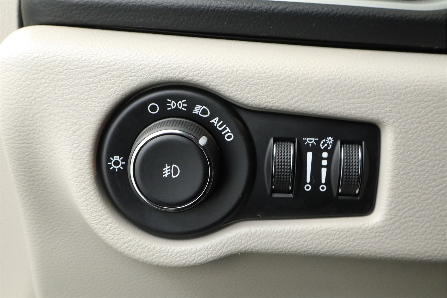 Used 2019 Chrysler Pacifica Touring-L image 24