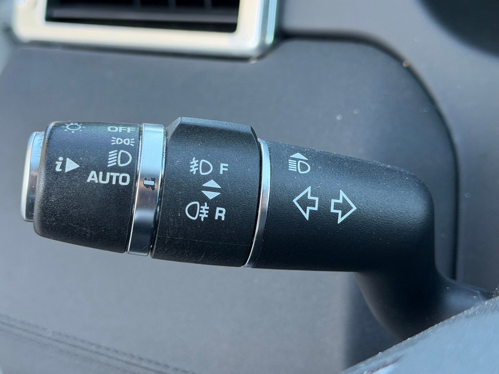 Used 2019 Land Rover Discovery Sport HSE image 13