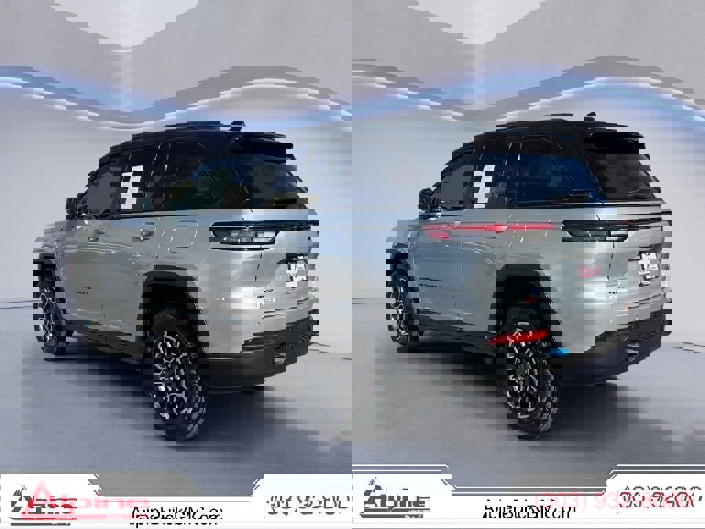 Used 2022 Jeep Grand Cherokee Trailhawk image 3