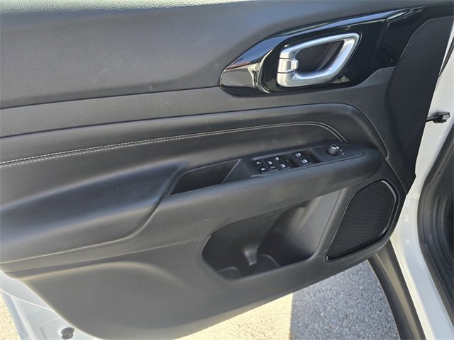 Used 2023 Jeep Compass Altitude image 25