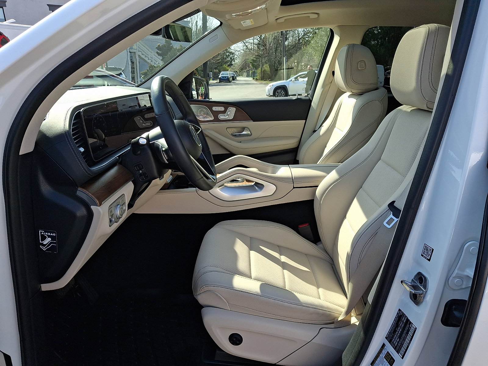 Used 2024 Mercedes-Benz GLS 450 4MATIC image 15