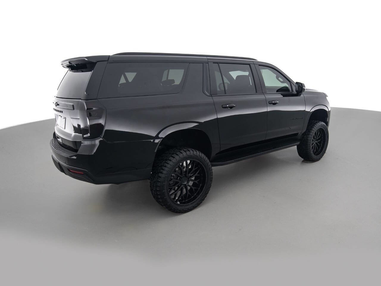 Used 2023 Chevrolet Suburban RST image 5