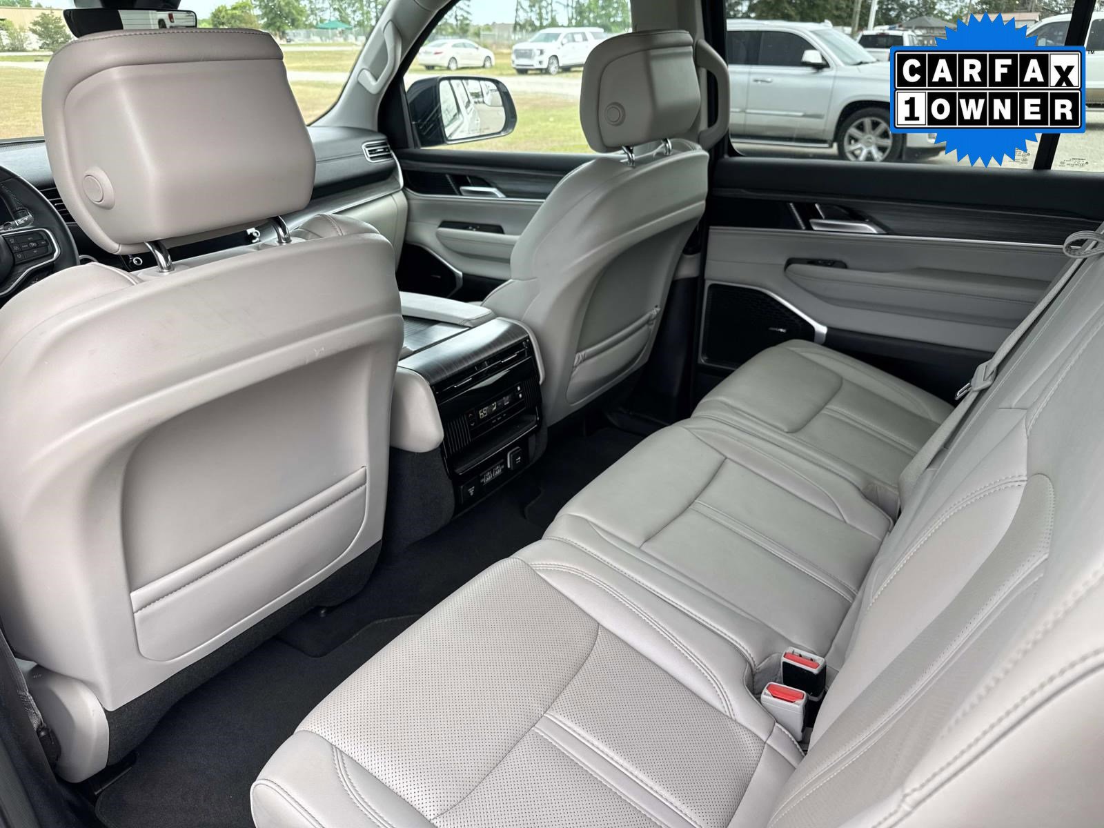 Used 2024 Jeep Wagoneer Series II w/ Flexible Seating Group RWD image 17