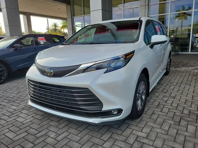 New 2026 Toyota Sienna XLE FWD image 2