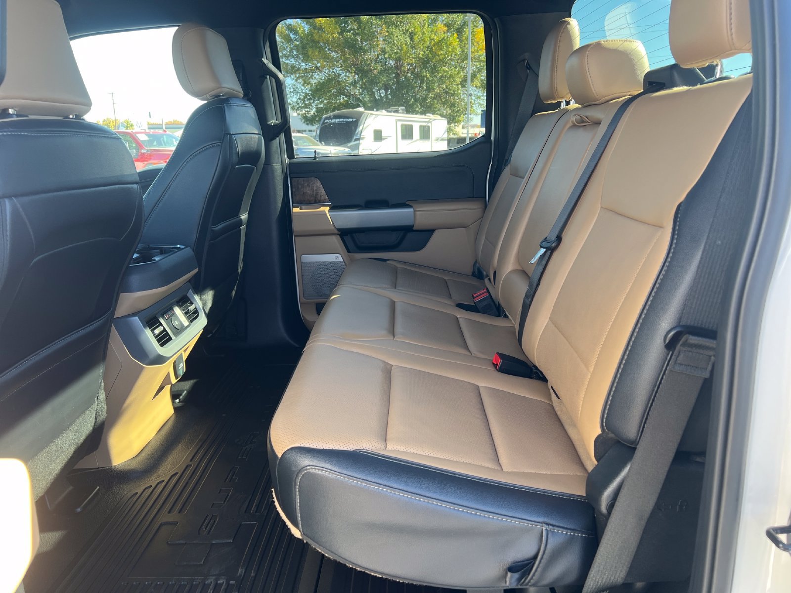 Used 2025 Ford F350 Lariat w/ Black Appearance Package AWD/4WD image 27