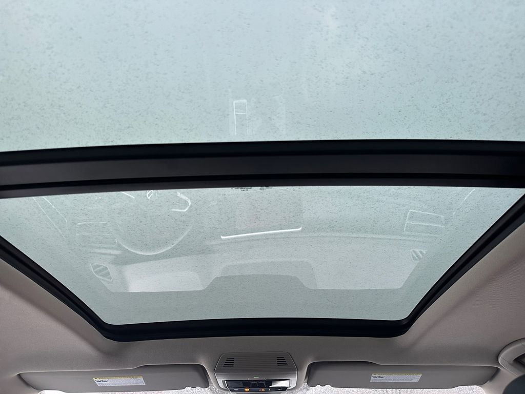 Used 2025 Volkswagen Atlas Peak Edition SE image 21