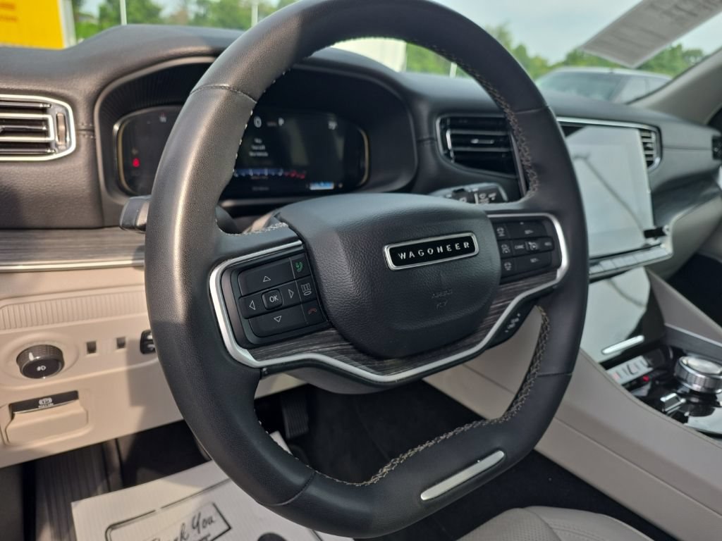 Used 2024 Jeep Wagoneer L Series II w/ Flexible Seating Group AWD/4WD image 9