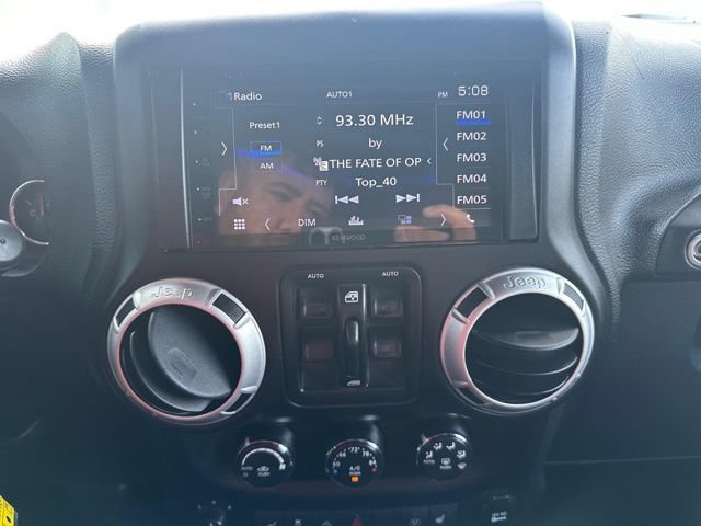 Used 2014 Jeep Wrangler Unlimited Sahara w/ Max Tow Package AWD/4WD image 16